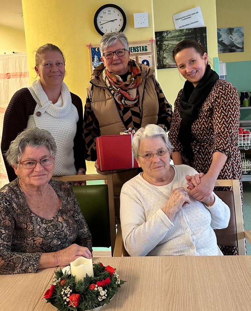 Romy Reisinger zu Besuch im Seniorenheim Phönix | Bild: SPD Teublitz