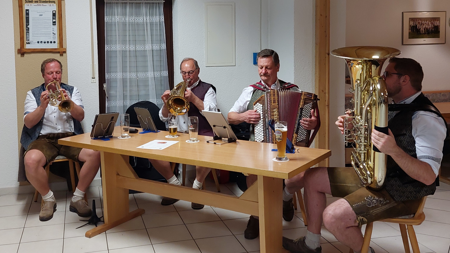 Die „Wöllander Tanzlmusi“ spielte bayerisch-böhmisch auf