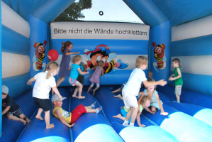 Kinder in der Hupfburg | Bild: SPD Teublitz