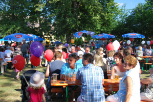 Blick auf die gut besuchte Festwiese | Bild: SPD Teublitz