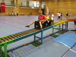 Drei Kinder auf der Bierkistenrennbahn | Bild: SPD Teublitz