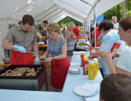 Großer Andrang am Bratwuerstlstand | Bild: SPD Teublitz