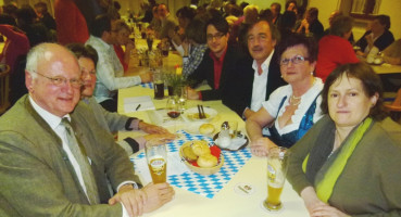 Ehrentisch: Landrat Volker Liedke mit Gattin, MdL Franz Schindler, Ortsvorsitzende Romy Hermann-Reisinger, MdB Marianne Schieder | Bild: Norbert Wanner