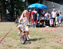 Mädchen beim Fahrradfahren. Station der Radsportabteilung des TV Burglengenfeld | Bild: SPD Teublitz