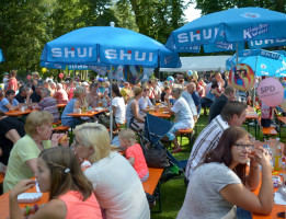 Voll besetzte Bierbänke | Bild: SPD Teublitz