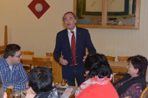 MdL Franz Schindler referiert über Flüchtlingspolitik | Bild: SPD Teublitz