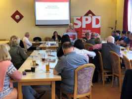 Viele interessierte Zuhörer*innen im Saal | Bild: SPD Teublitz