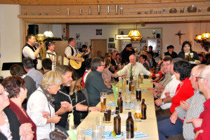 I, du und er sorgten für tolle Stimmung im Festsaal | Bild: SPD Teublitz