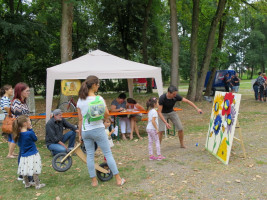 Kinder beim Zielwerfen des Imkervereins | Bild: SPD Teublitz