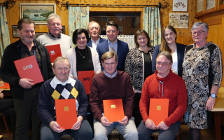 v.l. stehend: F. Wiesinger, F. Pabst, B. Fleischmann, F. Schindler, P. Wein, M. Schieder, R. Endres, R. H-Reisinger; sitzend: ??, J Duschinger, ?? | Bild: Andreas Michalski