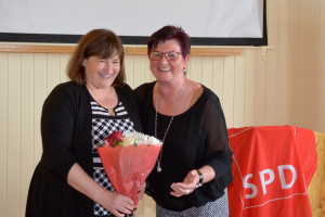Marianne Schieder und Romy Hermann Reisinger bei der JHV des SPD-OV Teublitz 2017 | Bild: SPD Teublitz