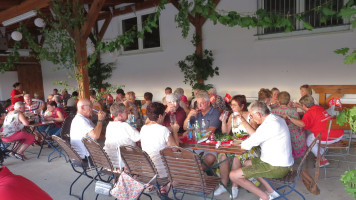 Prost und gute Stimmung auf dem Weinfest der SPD Teublitz