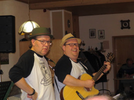 "Schmarrnkerl und Funkerl" (Stephan Karl und Helmut Haider) in Aktion | Bild: SPD Teublitz