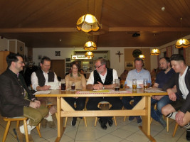 Stadtrats- und Kreistagskandidat(in)en der SPD-Ortsvereine Katzdorf, Münchshofen und Teublitz spielen einen Sketch | Bild: SPD Teublitz