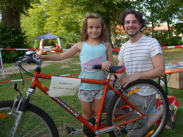 Stolzes Mädchen mit den gewonnenen Fahrrad | Bild: SPD Teublitz