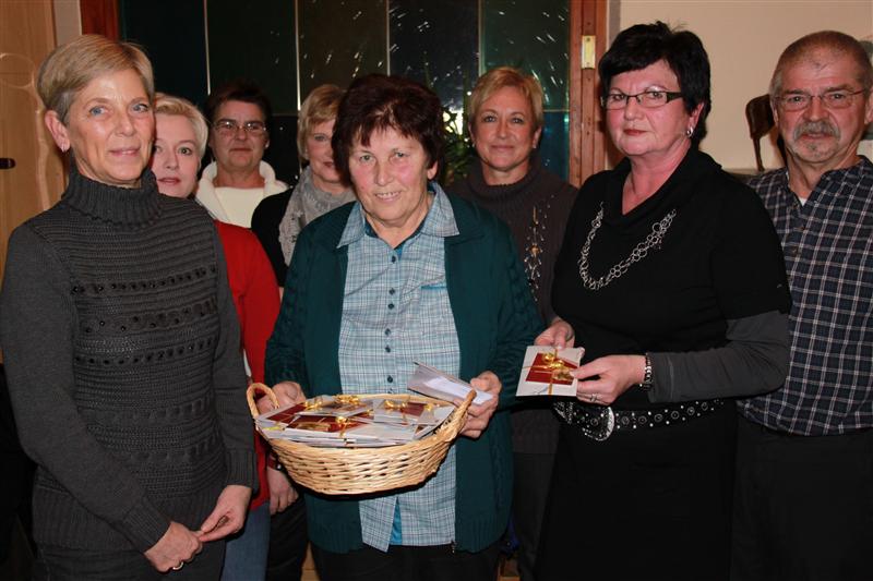 SPD Frauen bei der Spendenuebergabe
